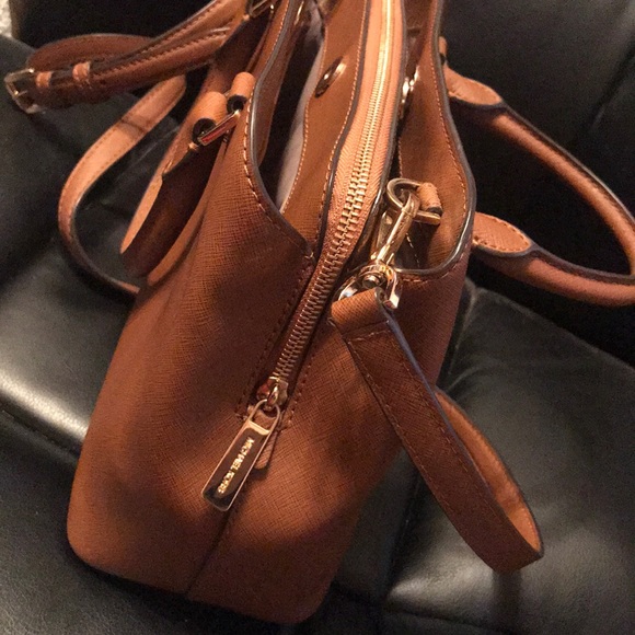 Michael Kors leather purse - Picture 8 of 8